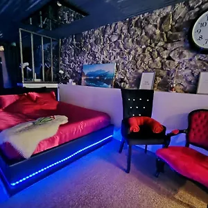 Appartement Sweet Loft Grenoble-love Avec Jacuzzi & Sauna, Grenoble